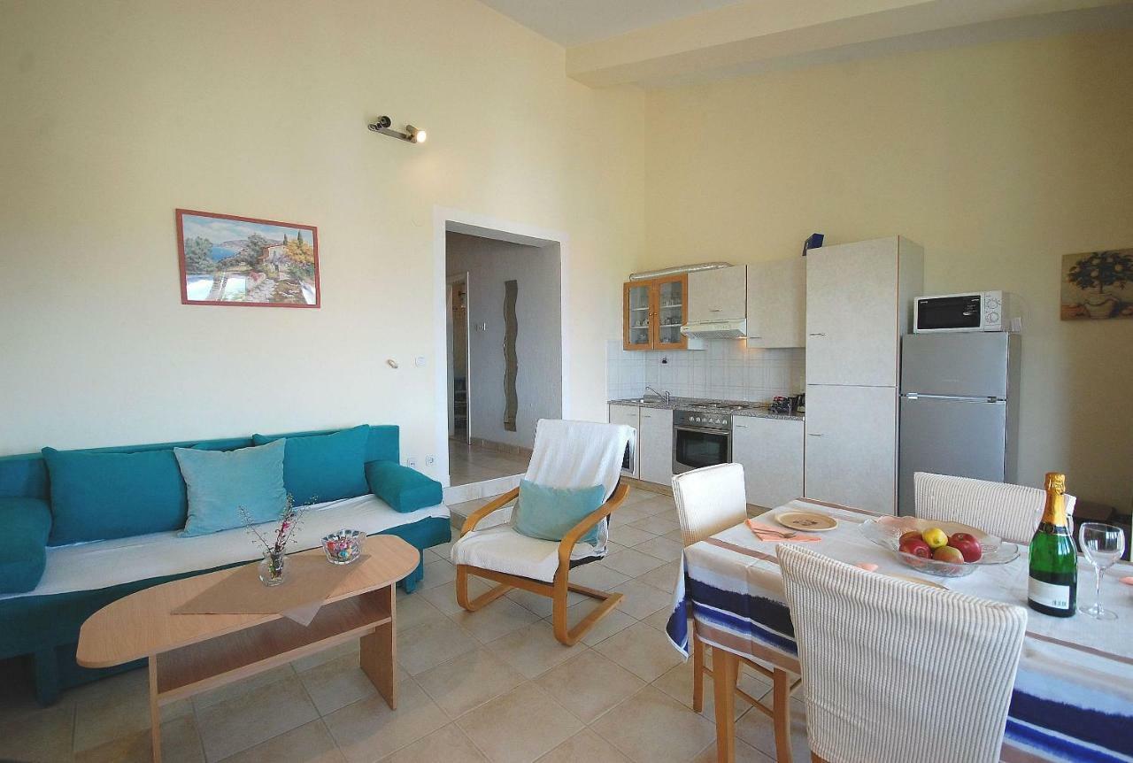 Apartments Nency By El-Pi Tours Malinska Kültér fotó